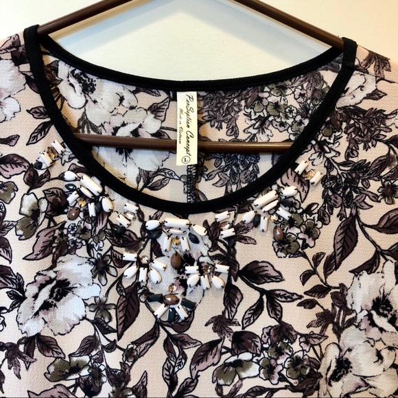 Large floral blouse top - Picture 4 of 5